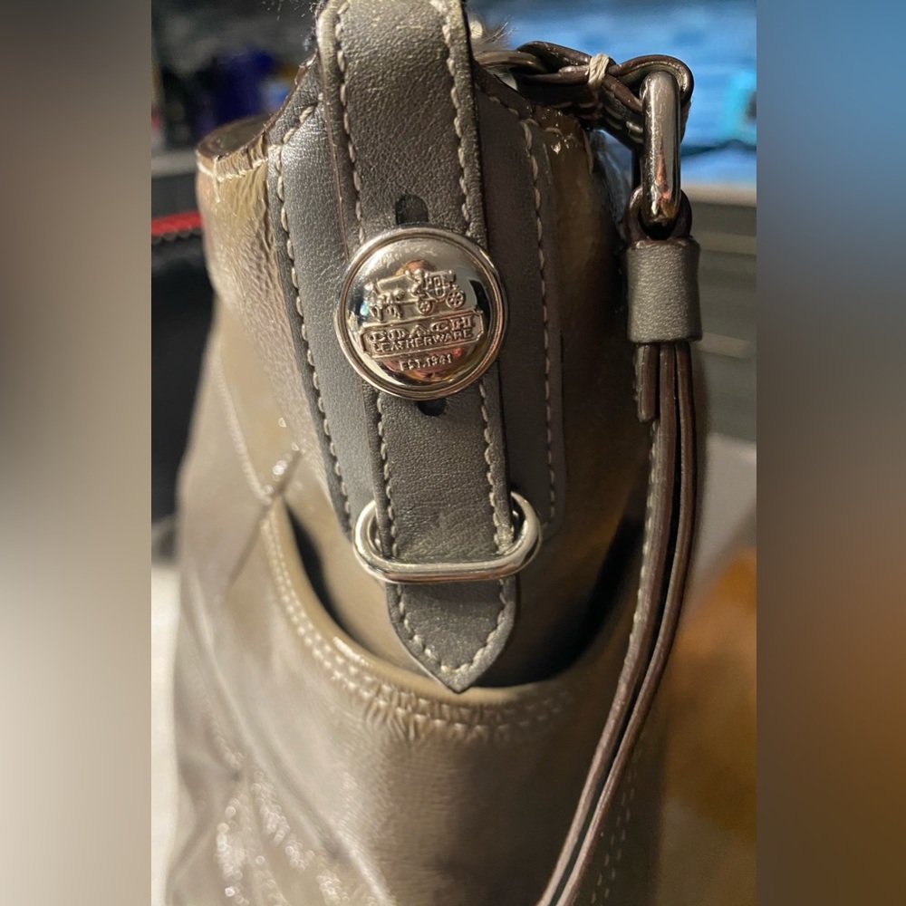 Coach Tribeca Madison - 14118. Gray Patent Leather. Size: OS - Picture 4 of 11